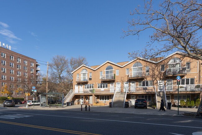 2301 Gerritsen Ave in Brooklyn, NY - Foto de edificio - Building Photo