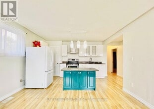 128 Stevenson Rd S in Oshawa, ON - Building Photo - Building Photo