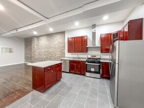 3345 N Clark St, Unit M02B in Chicago, IL - Building Photo - Building Photo