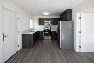 5163 Long Branch Ave in San Diego, CA - Building Photo - Building Photo