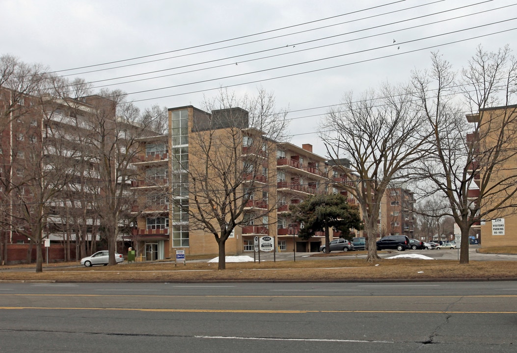 2356 EGLINTON AVENUE EAST in Toronto, ON - Building Photo