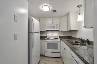 308 Miracle Strip Pkwy SW in Fort Walton Beach, FL - Building Photo - Building Photo