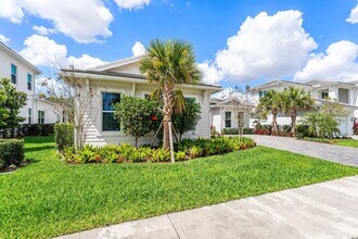 9256 Crestview Cir in Palm Beach Gardens, FL - Building Photo - Building Photo