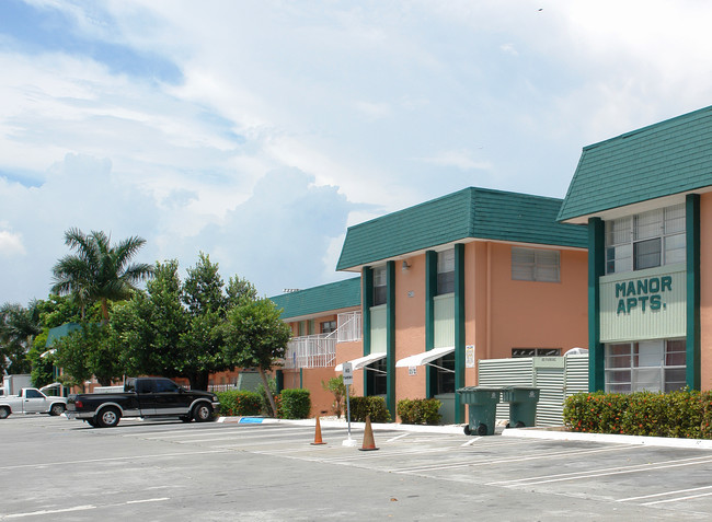 Manor Apartments in Fort Lauderdale, FL - Building Photo - Building Photo