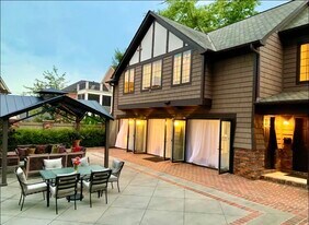 712 E Washington St in Greenville, SC - Building Photo