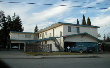 503 Harris Rd in Hayward, CA - Building Photo - Building Photo