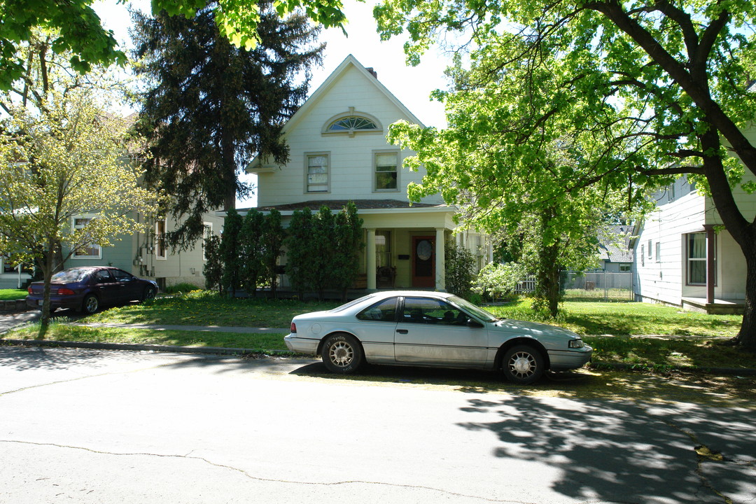 1011 W Augusta Ave in Spokane, WA - Building Photo