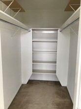 11044 Ophir Dr, Unit Penthouse E in Los Angeles, CA - Foto de edificio - Building Photo
