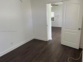 6028 SW 27th St in Miramar, FL - Building Photo - Building Photo