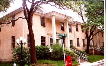 The Montebella in Dallas, TX - Building Photo - Building Photo