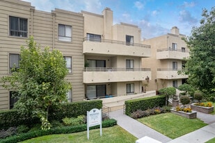 Galleria Villas in Glendale, CA - Building Photo