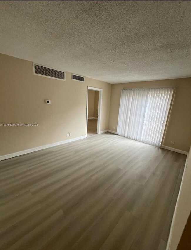 4543 Treehouse Ln in Tamarac, FL - Building Photo - Building Photo