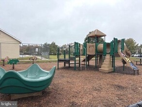 27 Pickwick Pl in Washington Township, NJ - Building Photo - Building Photo