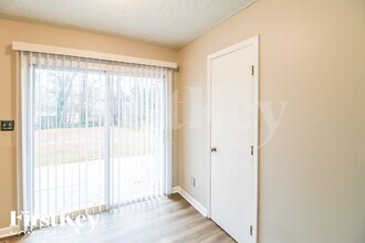 6683 Wolf River Dr in Riverdale, GA - Foto de edificio - Building Photo