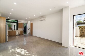 3909 W Exposition Blvd in Los Angeles, CA - Foto de edificio - Building Photo