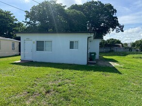 21912 SW 118th Ct in Goulds, FL - Building Photo - Building Photo
