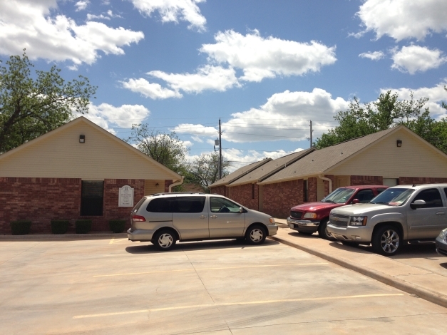 Metropolitan Apartments in Lawton, OK - Building Photo