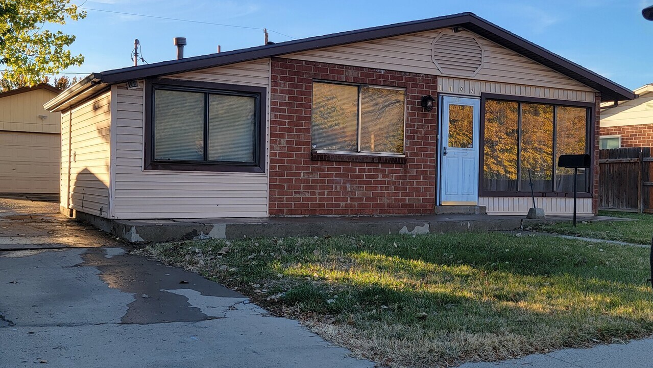 1107 Topaz Dr in Salt Lake City, UT - Building Photo