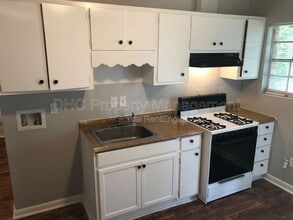 6505 Raymond Dr in Union City, GA - Building Photo - Building Photo