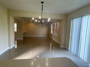 611 1st Cape Coral Dr in Winter Garden, FL - Building Photo - Building Photo