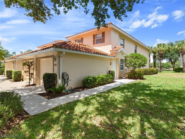 445 Robin Hood Cir in Naples, FL - Foto de edificio - Building Photo