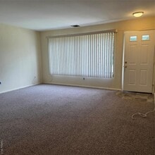 20 Laurel Ave in East Islip, NY - Building Photo - Building Photo