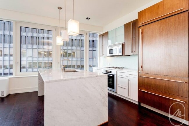 2 Water St in New York, NY - Building Photo - Building Photo