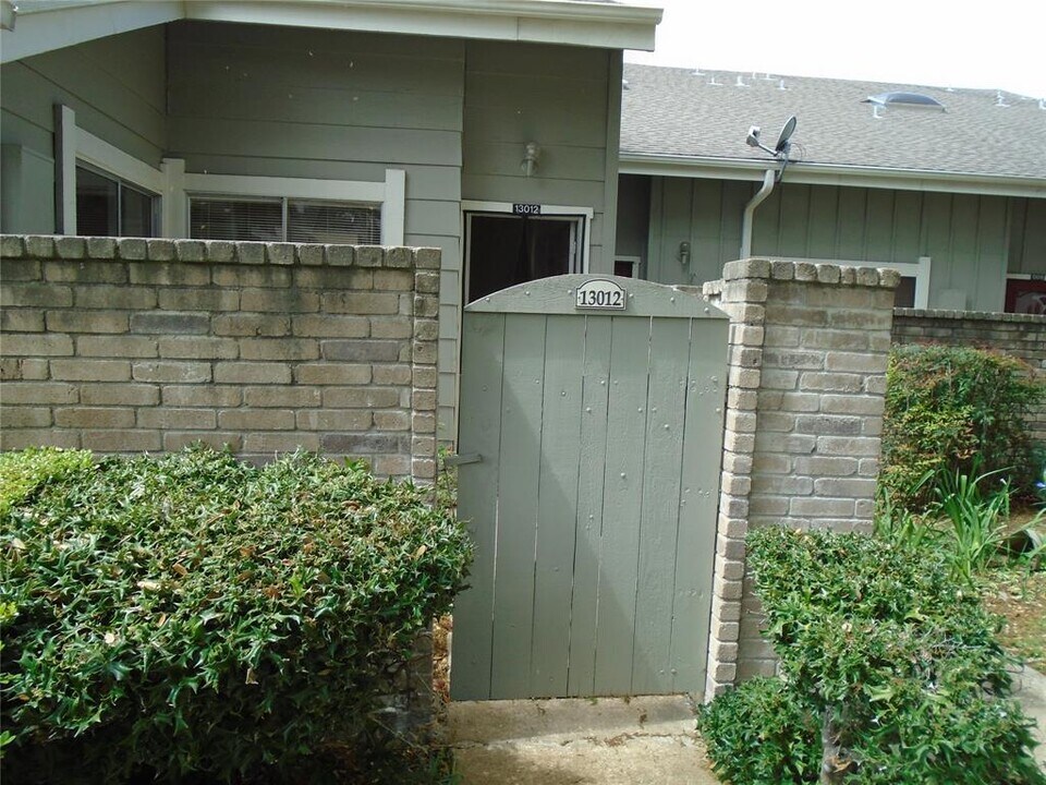 13012 Greenway Chase Ct in Houston, TX - Building Photo