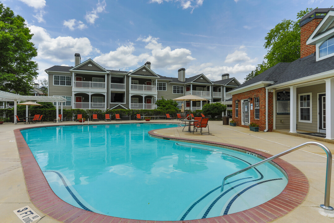 The Columns at Club Drive Photo