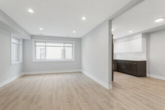 2333 W Lunt Ave in Chicago, IL - Building Photo - Building Photo