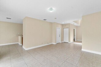 809 Talia Cir in Lake Worth Beach, FL - Building Photo - Building Photo