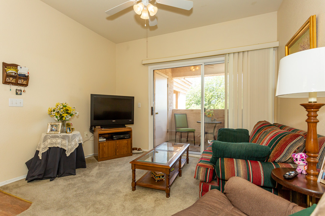 Oasis at Mesa Palms Retirement Community in Mesa, AZ - Foto de edificio