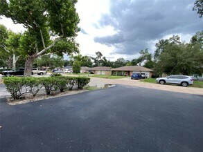 10682 Hazelhurst Dr in Houston, TX - Building Photo - Building Photo