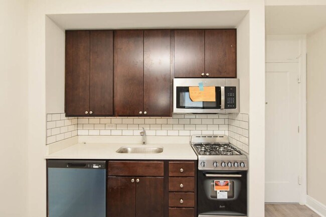 3335 W Diversey Ave in Chicago, IL - Building Photo - Building Photo