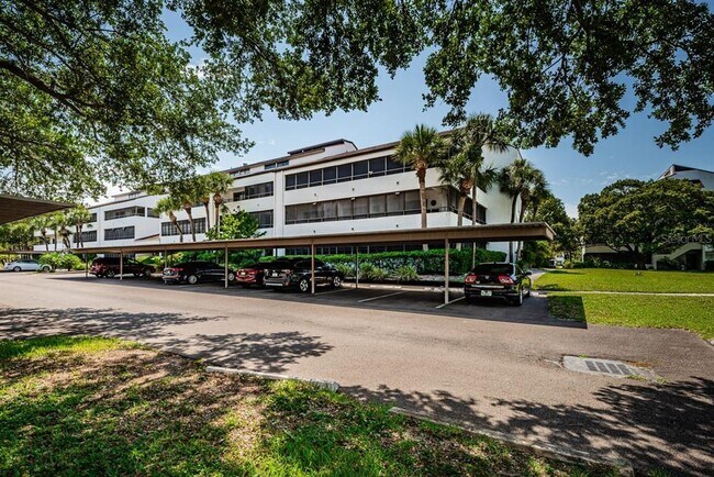 property at 2581 Countryside Blvd