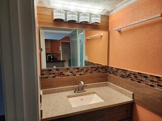 3919 Fairmont Pkwy in Pasadena, TX - Building Photo - Building Photo