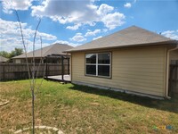 1306 Fern Ct in Gonzales, TX - Foto de edificio - Building Photo