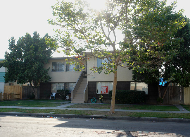 2529 S Baker St in Santa Ana, CA - Building Photo - Building Photo