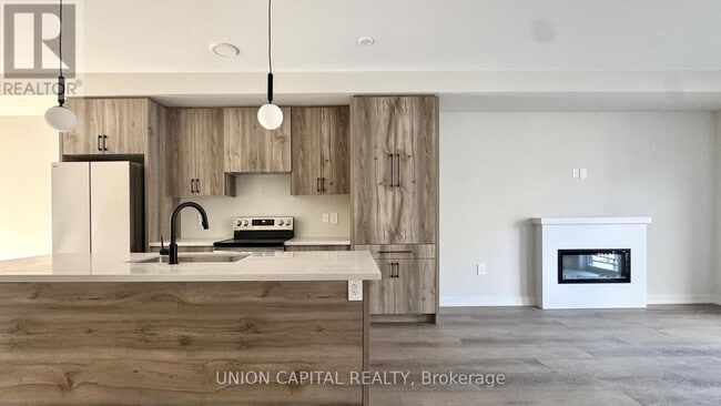 property at 9 Mermot Ln