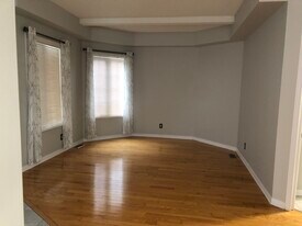 456 Weston Cres in Kingston, ON - Building Photo