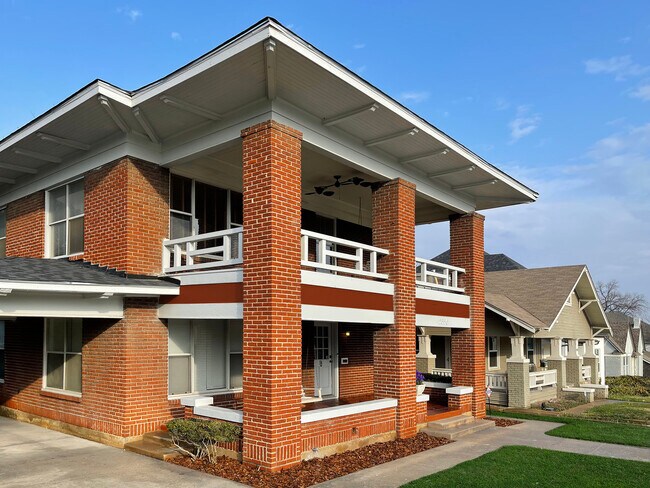 2556 S University Dr, Unit Downstairs - Unit A in Fort Worth, TX - Foto de edificio - Building Photo