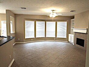 3523 Pine Valley Dr in Pearland, TX - Building Photo - Building Photo