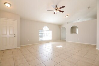 17026 Ongar Ct in Land O Lakes, FL - Foto de edificio - Building Photo