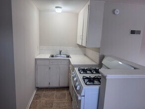 912 S Noland Rd in Independence, MO - Building Photo - Building Photo