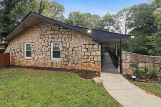723 Ford Pl, Unit B in Scottdale, GA - Building Photo - Building Photo