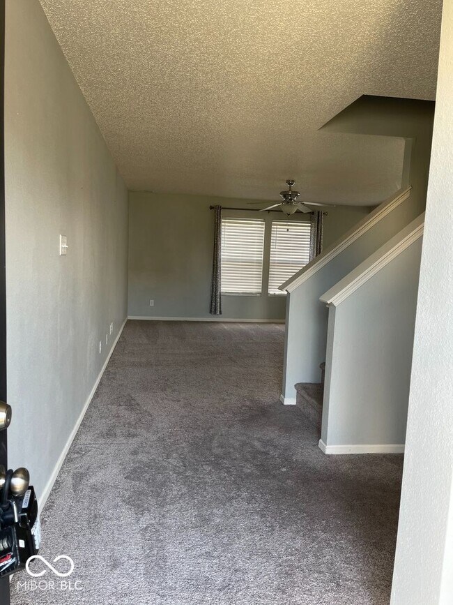 8355 Becks Mill Ln in Indianapolis, IN - Building Photo - Building Photo