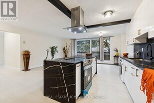 1210 Radom St in Pickering, ON - Building Photo