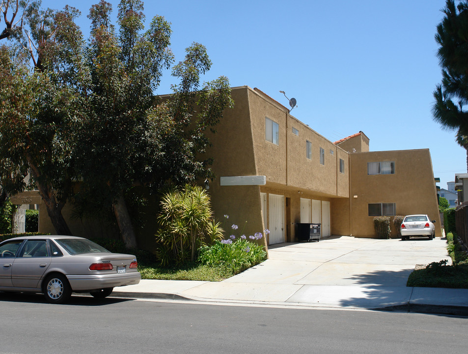 16952 Lynn St in Huntington Beach, CA - Building Photo