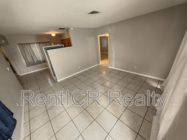 2128 Riviera Dr in Clearwater, FL - Building Photo - Building Photo