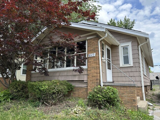 817 E Gift Ave